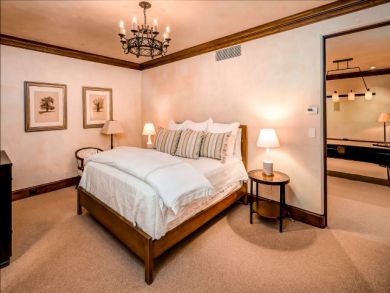 Six Bedroom Luxury Sleeps 14 Guests Close to Downtown Aspen